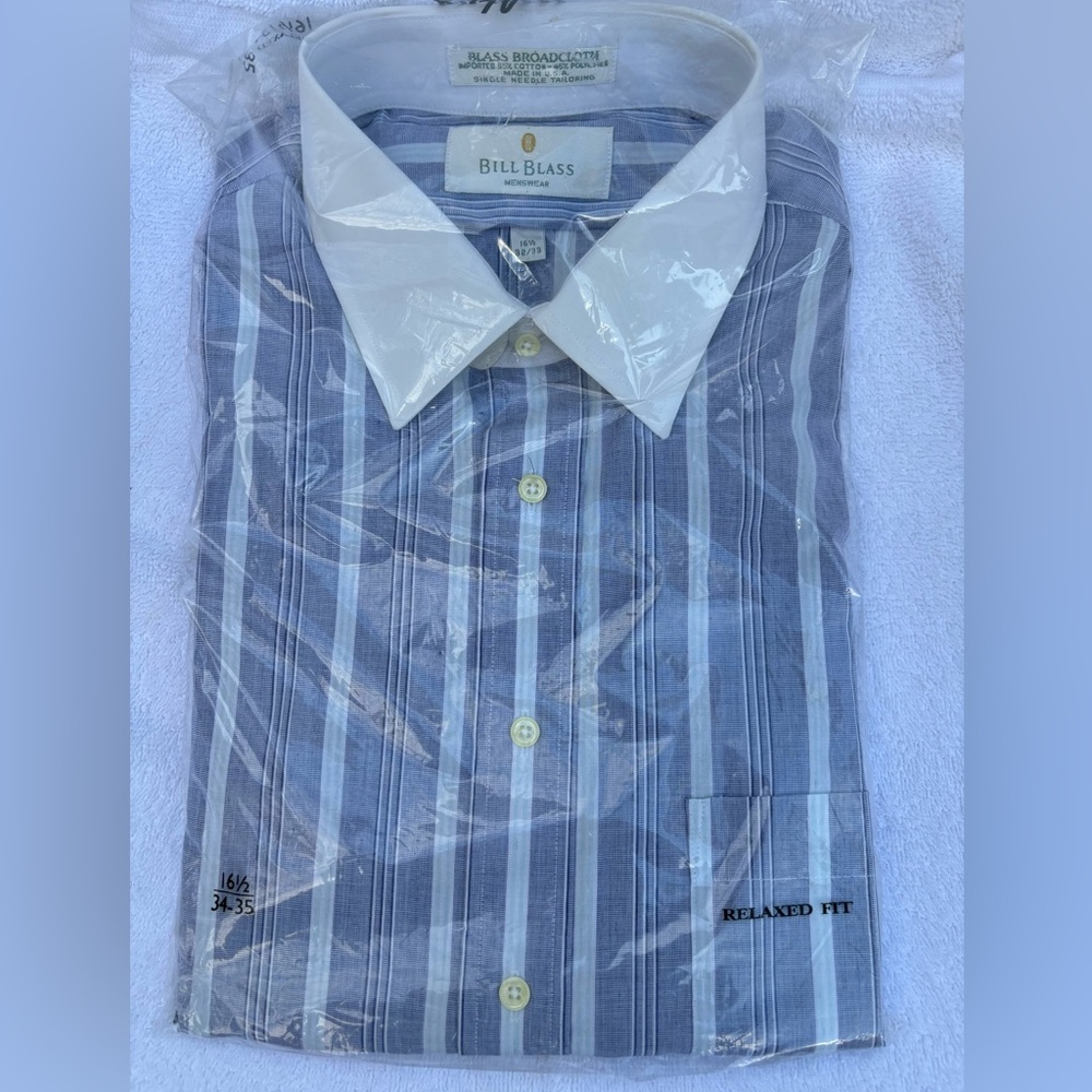New in package blue Bill Blass dress shirt w/ white collar 👔 size 16 1/2 32 33